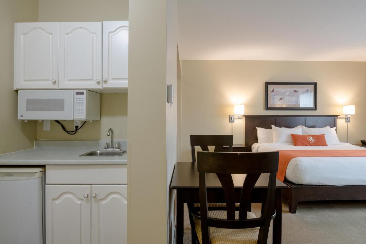 Amsterdam Inn & Suites 서식스 외부 사진